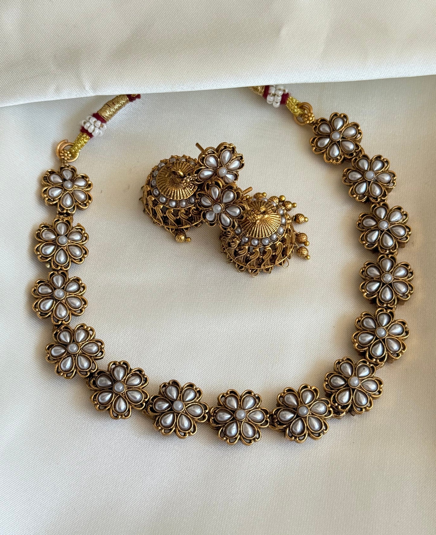 Classic Floral Pearl Necklace