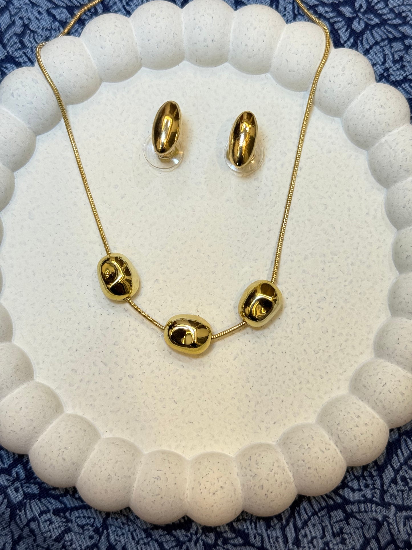 Gold set with smooth oval beads Stainless Steel