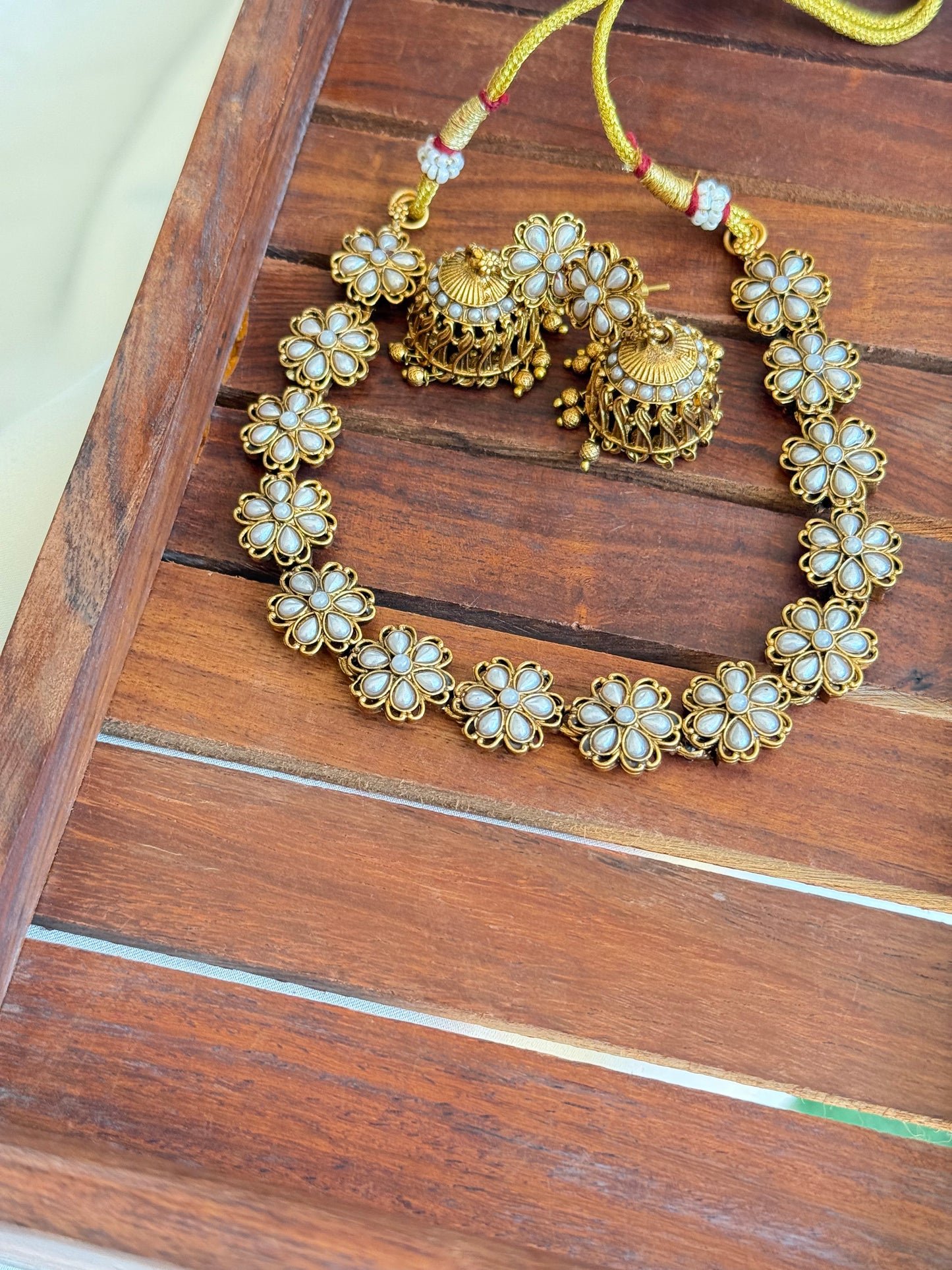 Classic Floral Pearl Necklace