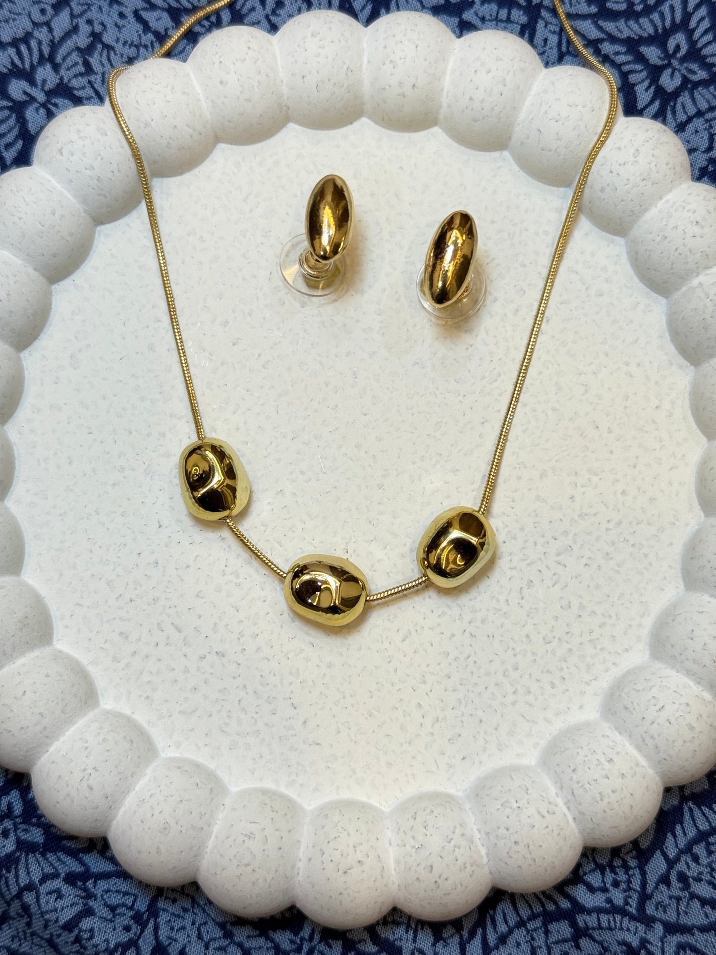 Gold set with smooth oval beads Stainless Steel