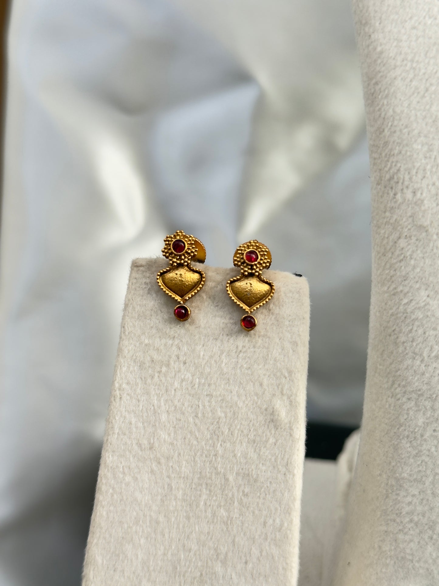 Kemp vintage necklace with studs