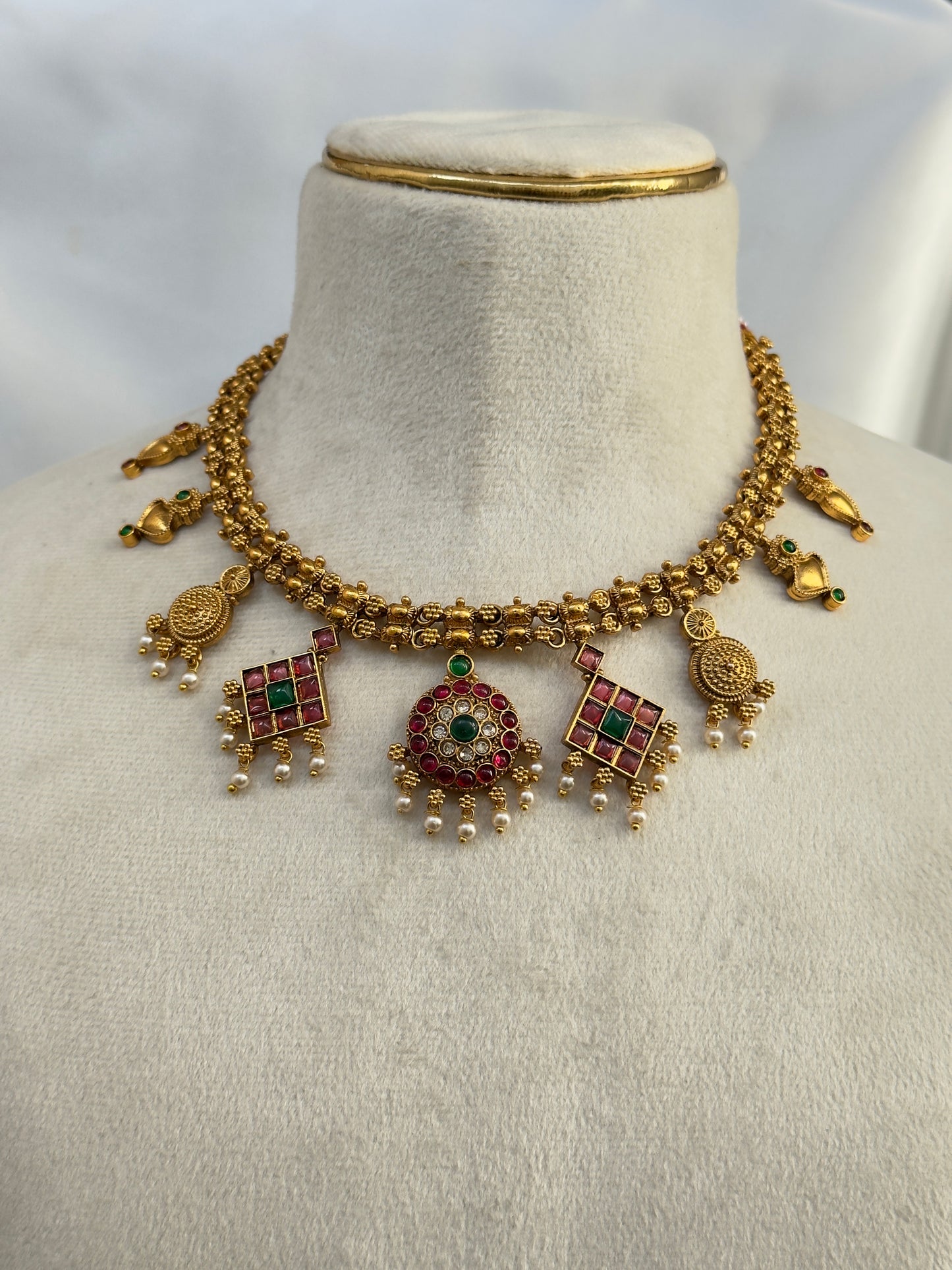Kemp vintage necklace with studs